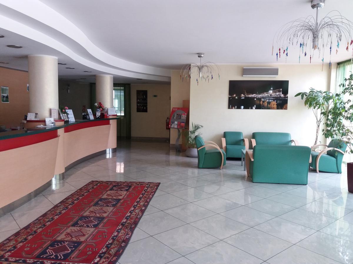 Hotel Panorama Cambiano エクステリア 写真